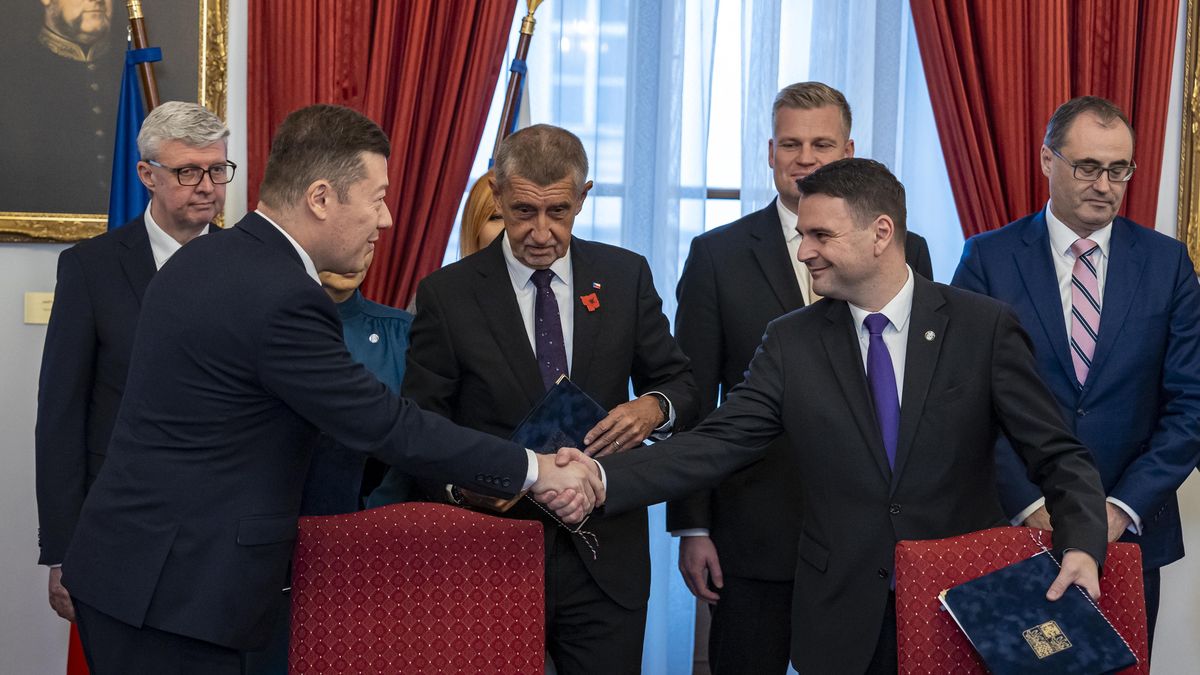 Vyslovte se v programu k Ukrajině, žádá Pavel. Motoristé i SPD počkají, co jim řekne Babiš